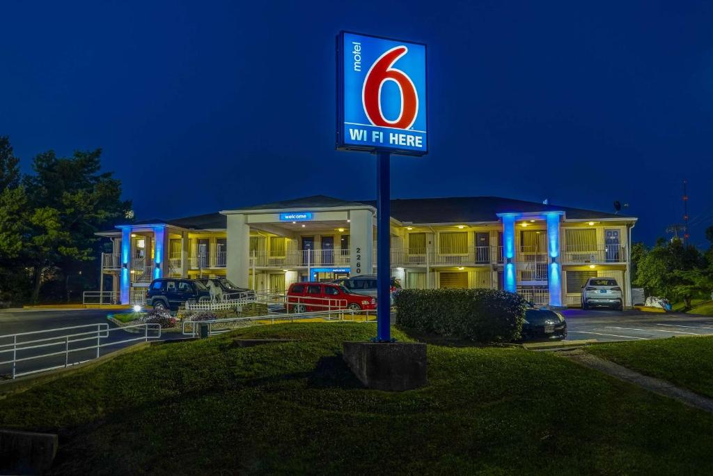 Motel 6-Lexington KY - East I-75 Main image 1